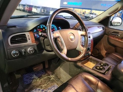 Used 2014 Chevrolet Suburban LT image 9