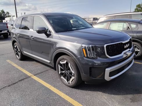 Used 2024 Kia Telluride EX w/ EX Captain's Chair Package AWD/4WD image 12