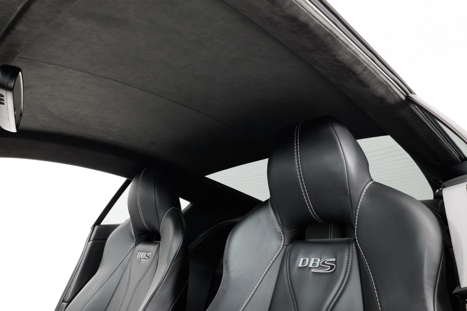 Used 2010 Aston Martin DBS Coupe RWD image 17
