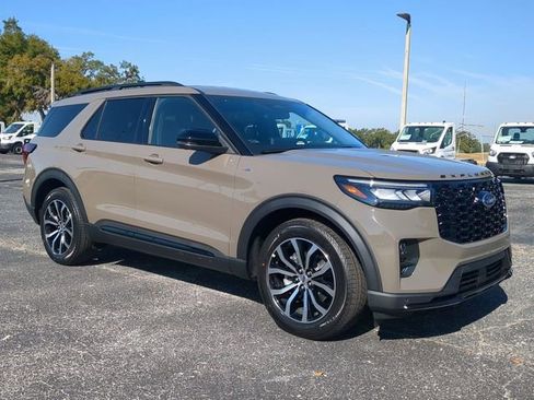 Used 2026 Ford Explorer ST-Line w/ Premium Package RWD image 2