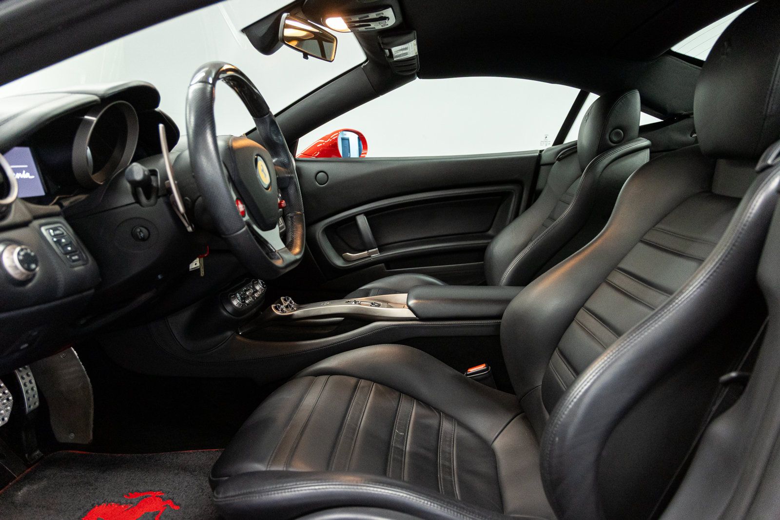 Used 2011 Ferrari California RWD image 27