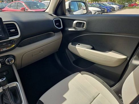 New 2025 Hyundai Venue SEL image 9