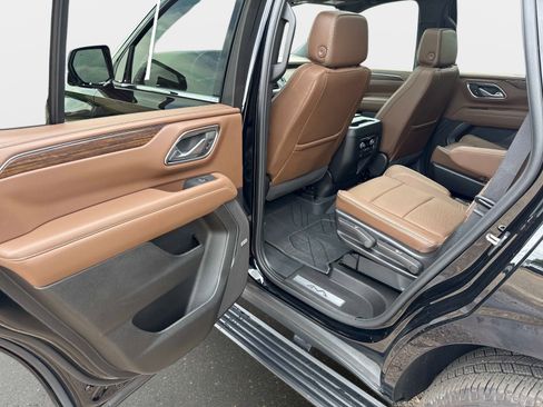 Used 2024 Chevrolet Tahoe High Country AWD/4WD image 11