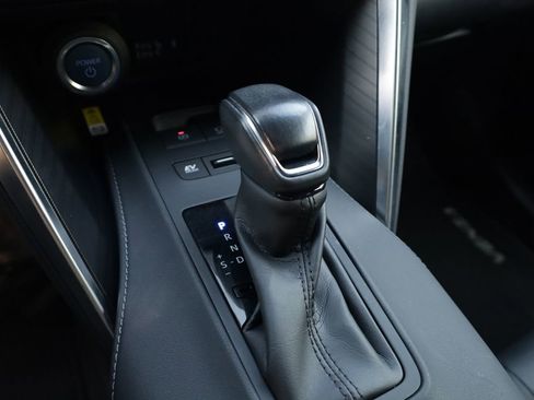 Used 2022 Toyota Venza XLE AWD/4WD image 8