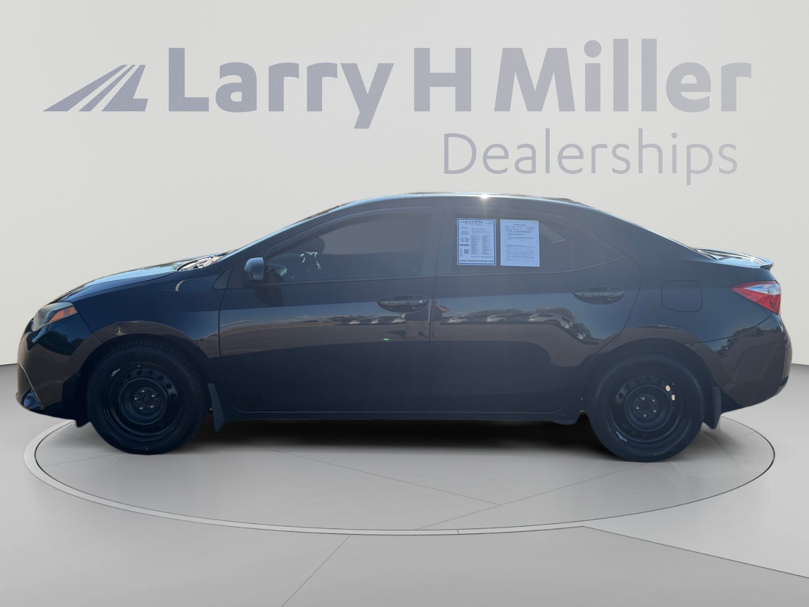 Used 2016 Toyota Corolla LE FWD image 3