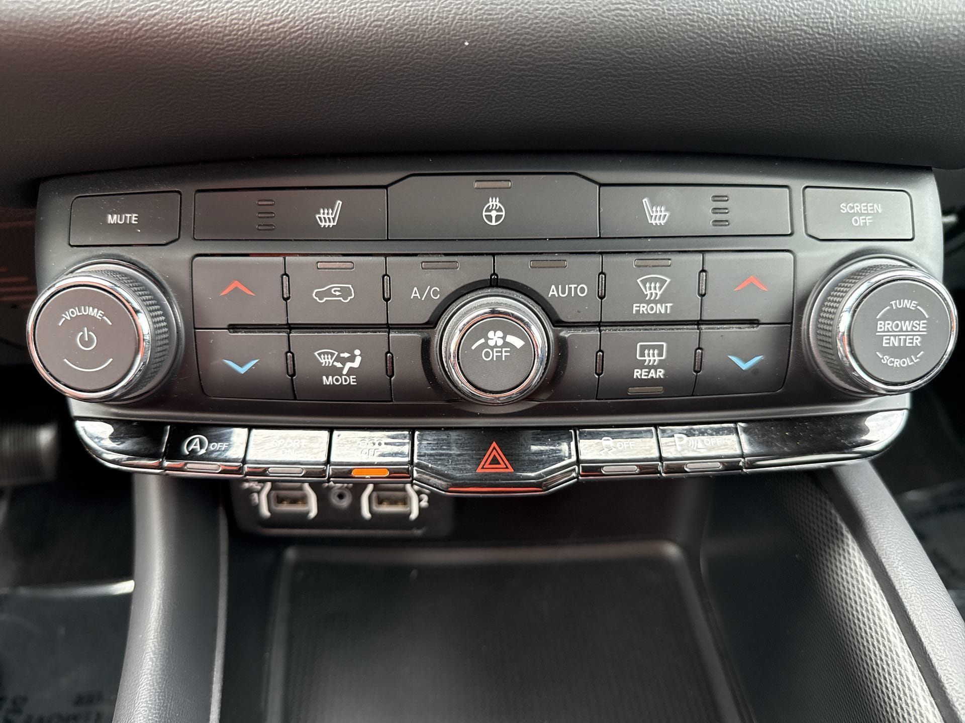 Used 2025 Dodge Durango GT AWD/4WD image 16