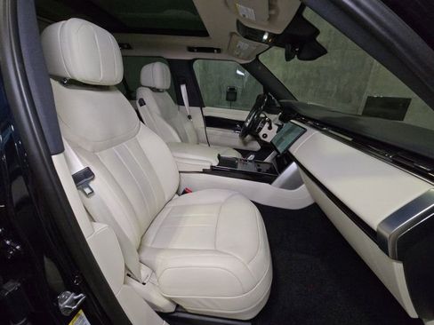 Used 2025 Land Rover Range Rover SE AWD/4WD image 11