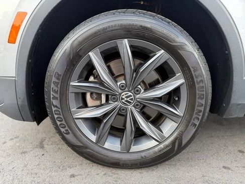 Used 2022 Volkswagen Tiguan SE AWD/4WD image 26