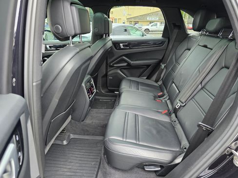 Used 2020 Porsche Cayenne AWD/4WD image 15