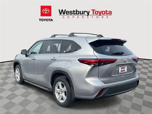 Used 2023 Toyota Highlander LE image 9