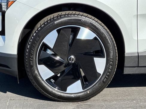 New 2026 Volvo EX30 Plus w/ Climate Package image 24