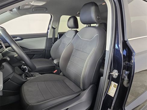 Used 2024 Volkswagen Taos SE image 6