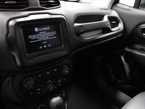 Used 2020 Jeep Renegade Limited w/ LED Lighting Group image 32