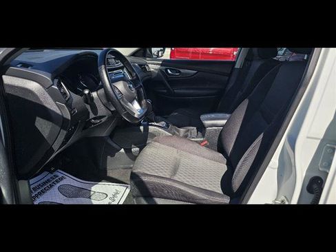 Used 2020 Nissan Rogue SV image 13