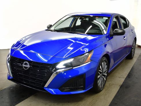 Used 2025 Nissan Altima 2.5 SV image 4