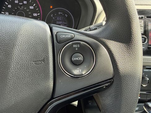 Used 2020 Honda HR-V LX image 25