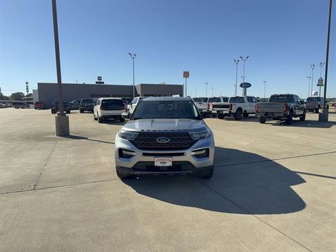 Used 2021 Ford Explorer XLT w/ Equipment Group 202A image 3