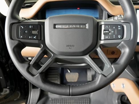 Used 2025 Land Rover Defender 130 X-Dynamic SE image 24