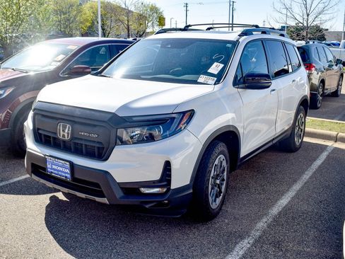 Used 2024 Honda Passport TrailSport image 1