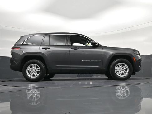 Used 2023 Jeep Grand Cherokee Laredo RWD image 30