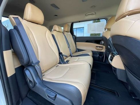 Certified 2024 Kia Carnival EX image 22