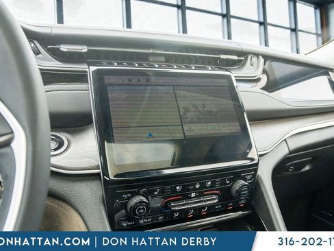 Used 2022 Jeep Grand Cherokee Limited 4xe w/ Luxury Tech Group II AWD/4WD image 6