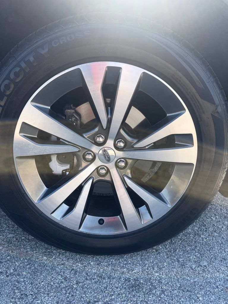 Used 2020 Ford Explorer Platinum w/ Premium Technology Package AWD/4WD image 8