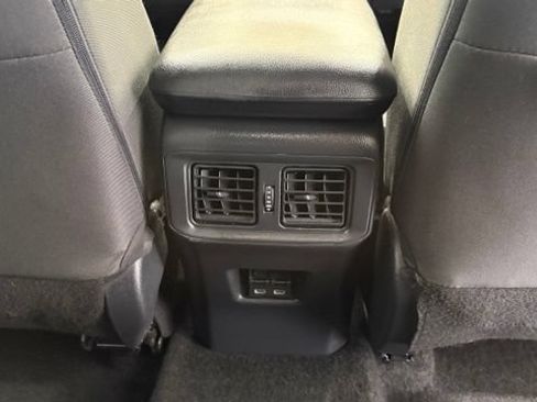 Used 2025 Toyota RAV4 XLE FWD image 28