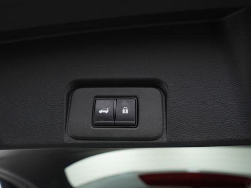 Used 2024 Nissan Rogue SV w/ SV Premium Package image 11