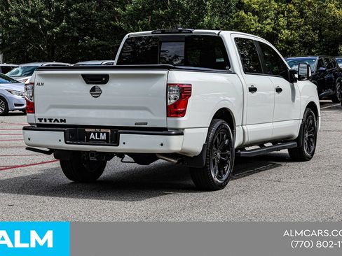 Used 2024 Nissan Titan SV w/ SV Convenience Package RWD image 7