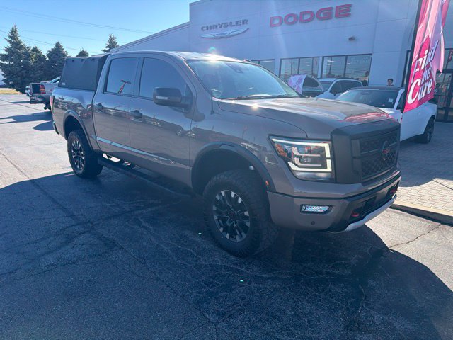 Used 2021 Nissan Titan PRO-4X w/ Pro-4x Convenience Package AWD/4WD image 9