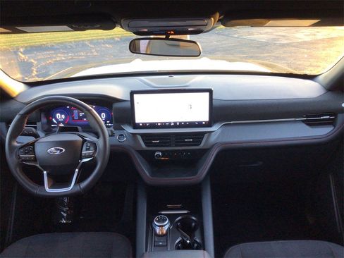 Used 2025 Ford Explorer ST-Line w/ ST-Line Street Pack image 22