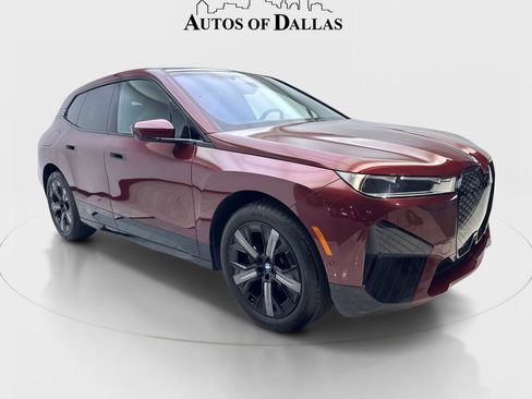 Used 2024 BMW iX xDrive50 w/ Premium Package AWD/4WD image 4