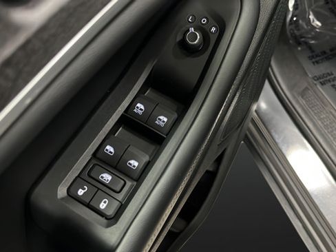 Used 2025 Jeep Grand Cherokee Limited w/ Black Appearance Package AWD/4WD image 21