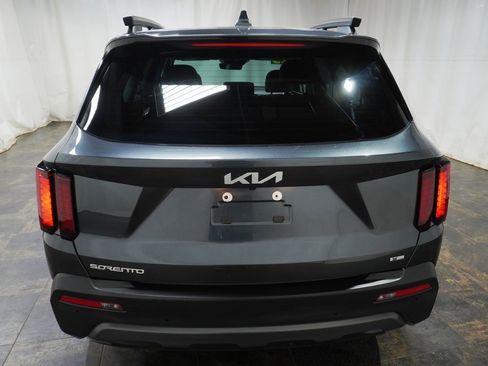 Used 2023 Kia Sorento S w/ Panoramic Sunroof Package image 5