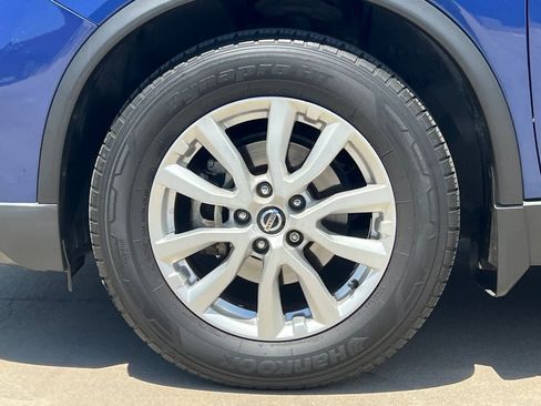 Used 2017 Nissan Rogue SV FWD image 12