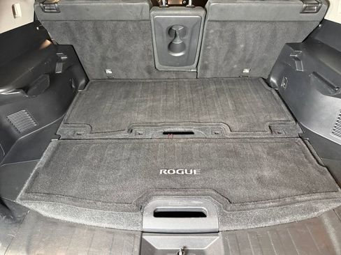 Used 2016 Nissan Rogue SV w/ SV Premium Package image 22