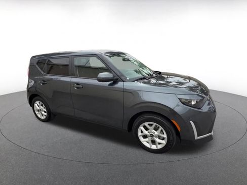 Used 2025 Kia Soul LX w/ LX Technology Package FWD image 2