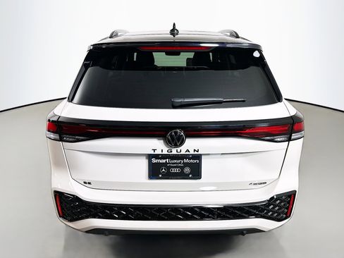 New 2026 Volkswagen Tiguan SE R-Line AWD/4WD image 6