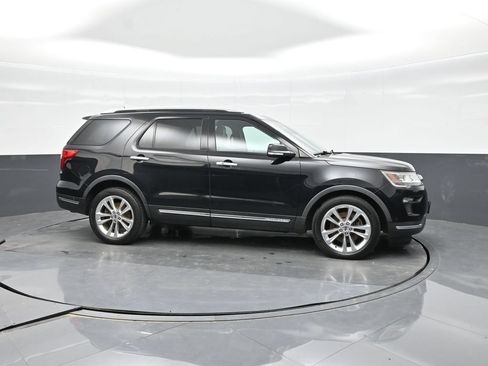 Used 2018 Ford Explorer Limited w/ Equipment Group 301A FWD image 9