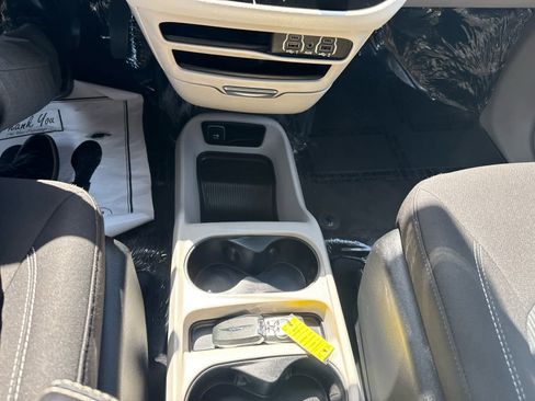 Used 2021 Chrysler Voyager LX FWD image 23