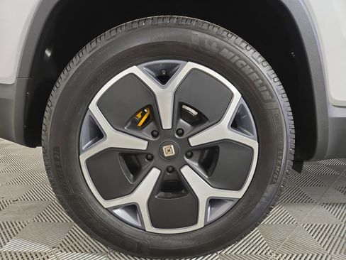 Used 2024 Rivian R1S Adventure AWD/4WD image 12