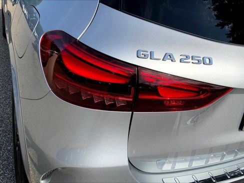 New 2026 Mercedes-Benz GLA 250 4MATIC image 18