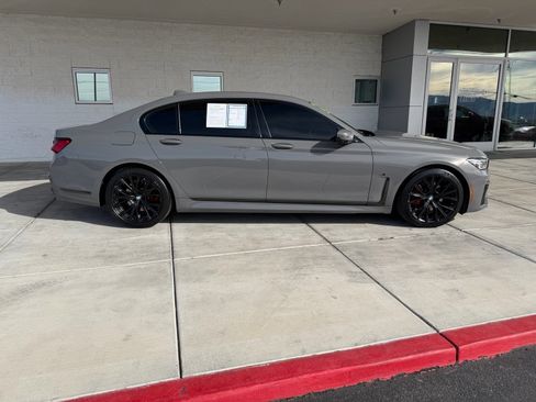 Used 2022 BMW 740i w/ M Sport Package image 2