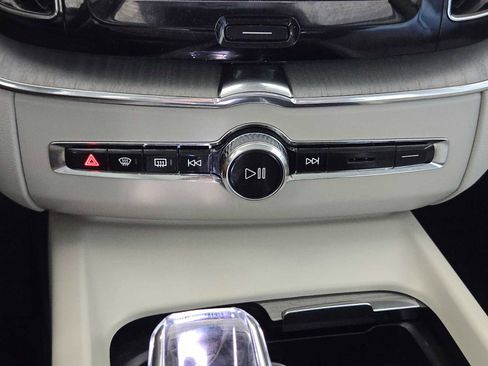 Used 2025 Volvo XC60 B5 Ultra w/ Protection Package Premier image 19