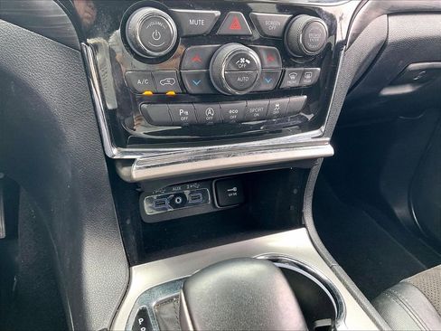 Used 2021 Jeep Grand Cherokee Laredo X AWD/4WD image 24