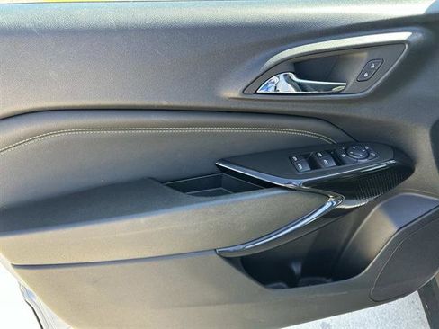 Used 2025 Chevrolet Trax LT w/ Driver Confidence Package image 22