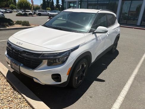 Used 2024 Kia Seltos EX FWD image 1