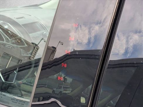 Used 2018 Ford Edge SEL w/ Class II Trailer Tow Package image 13