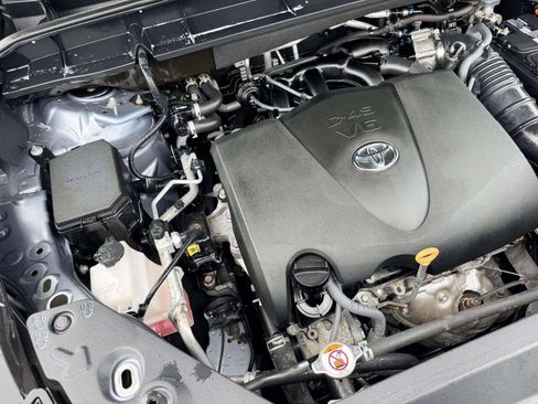 Used 2020 Toyota Highlander XLE FWD image 17